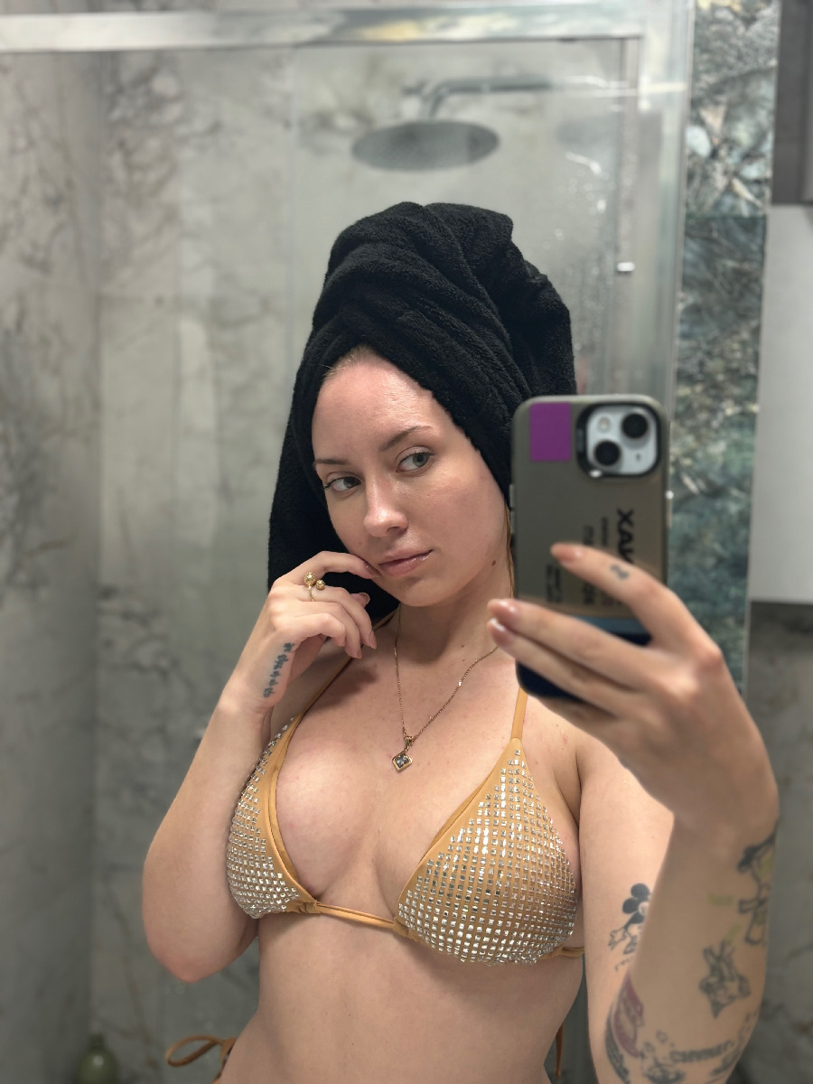 Nude girl KateV in Sapporo