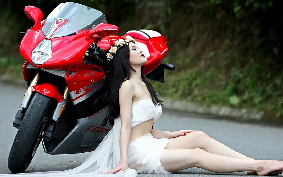 Beautiful girls and motorcycles in Sapporo