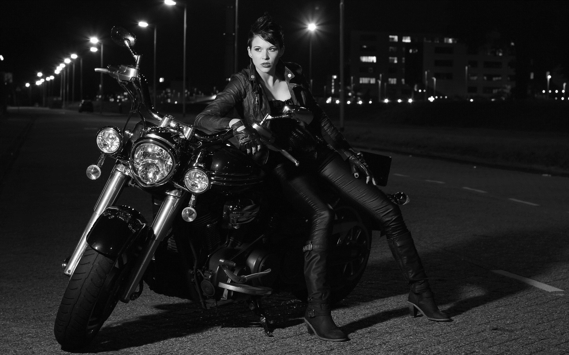 Photo Beautiful girls and motorcycles in Sapporo