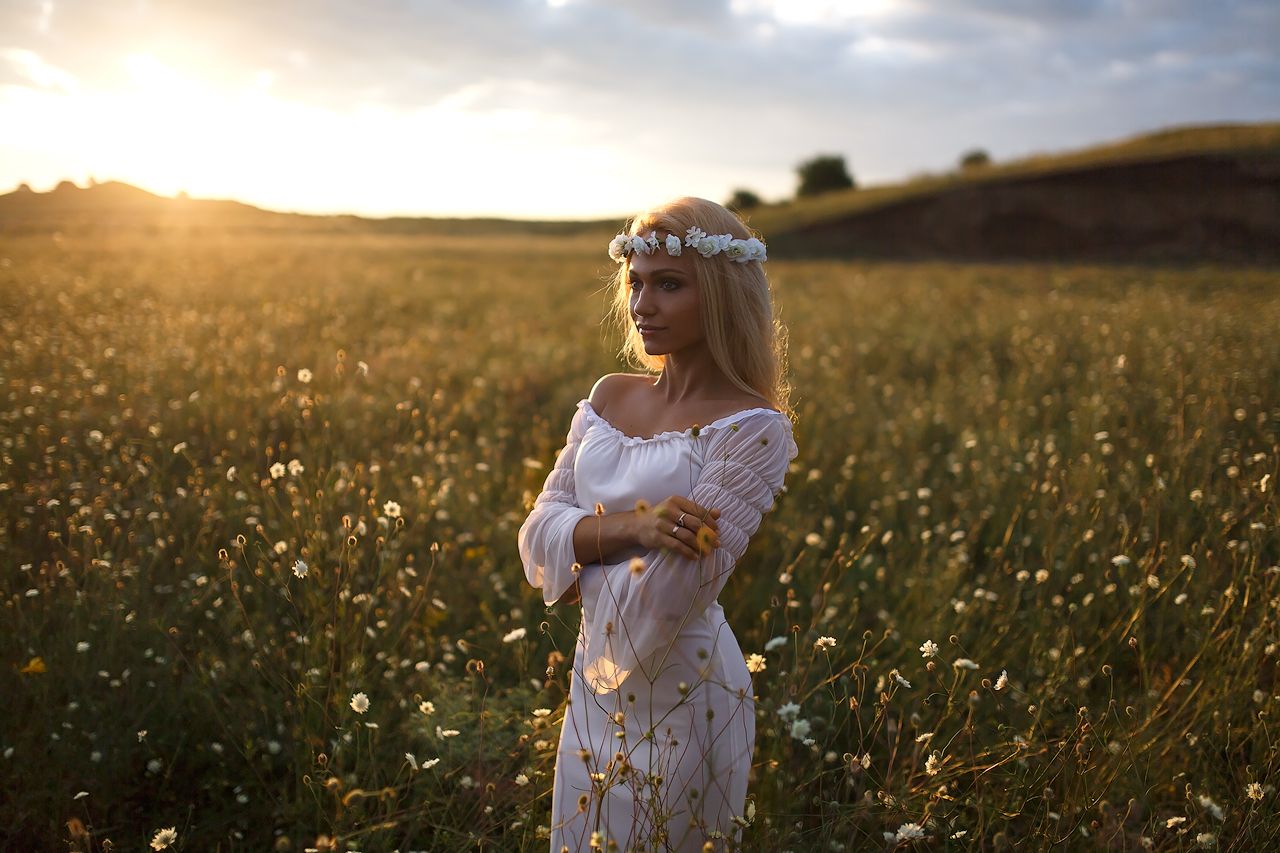 Girls in Slavic costumes in Sapporo